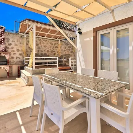 Villa Kalkan'da Deniz Manzarali 6 Kisilik Kaş