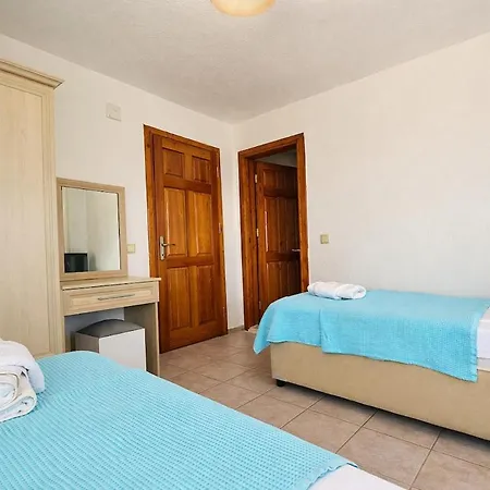Kalkan'da Deniz Manzarali 6 Kisilik Villa
