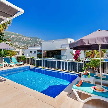 Kalkan'da Deniz Manzarali 6 Kisilik Kaş