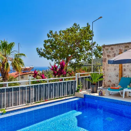 Kalkan'da Deniz Manzarali 6 Kisilik Villa