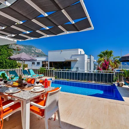 Villa Kalkan'da Deniz Manzarali 6 Kisilik *