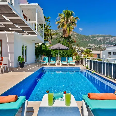 Villa Kalkan'da Deniz Manzarali 6 Kisilik *