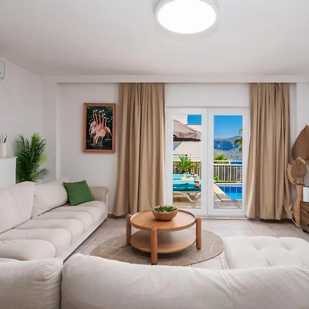 Kalkan'da Deniz Manzarali 6 Kisilik Villa Kas