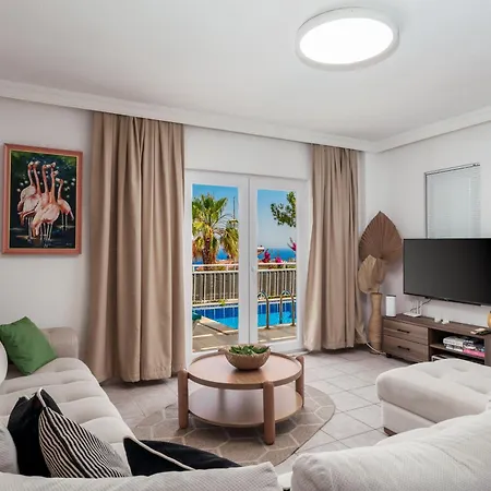 Villa Kalkan'da Deniz Manzarali 6 Kisilik *