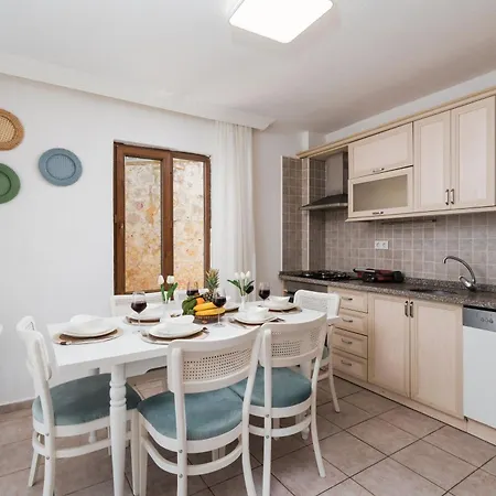 Kalkan'da Deniz Manzarali 6 Kisilik Villa Kas