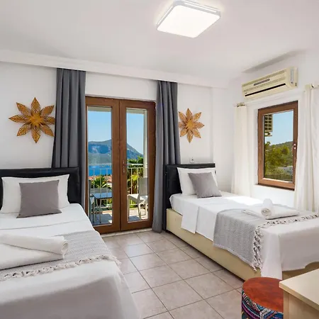 Kalkan'da Deniz Manzarali 6 Kisilik Kaş