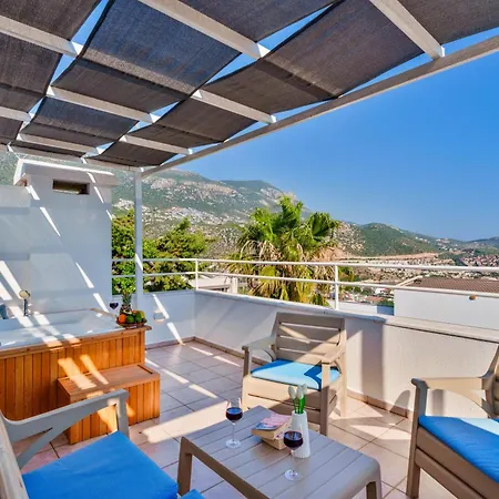 Villa Kalkan'da Deniz Manzarali 6 Kisilik Kas
