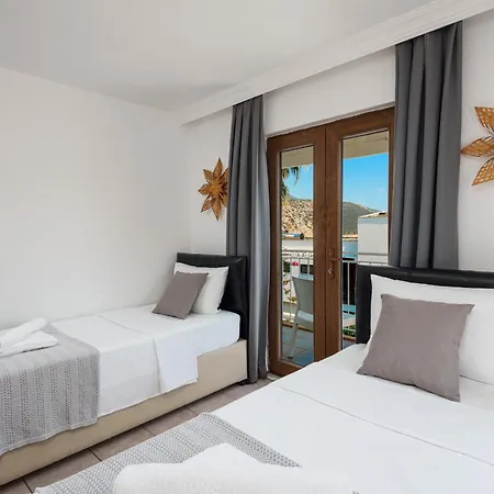 Kalkan'da Deniz Manzarali 6 Kisilik Villa