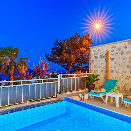 Kalkan'da Deniz Manzarali 6 Kisilik Villa