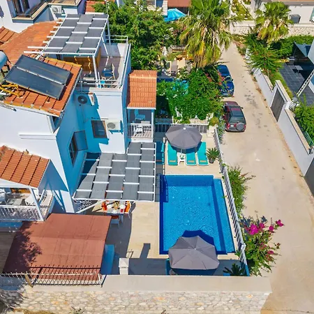 Kalkan'da Deniz Manzarali 6 Kisilik Kas