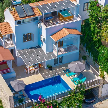 Kalkan'da Deniz Manzarali 6 Kisilik Villa Kas