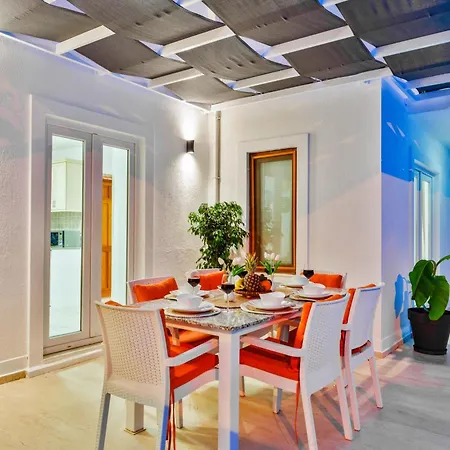 Villa Kalkan'da Deniz Manzarali 6 Kisilik *