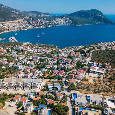 Kalkan'da Deniz Manzarali 6 Kisilik Villa Kas