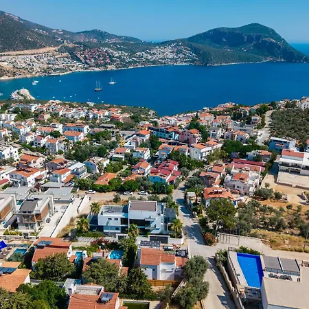Kalkan'da Deniz Manzarali 6 Kisilik Villa Kas