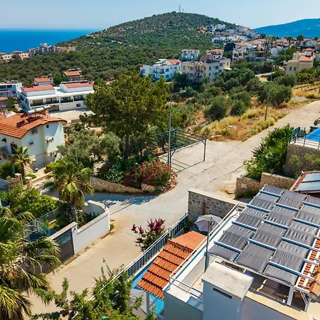 Kalkan'da Deniz Manzarali 6 Kisilik Villa