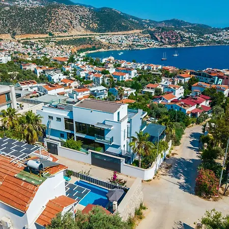 Villa Kalkan'da Deniz Manzarali 6 Kisilik *