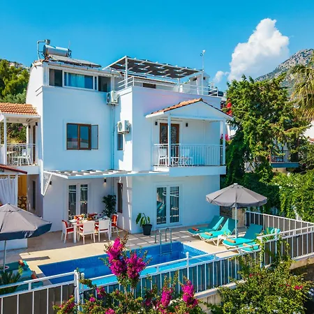 Villa Kalkan'da Deniz Manzarali 6 Kisilik *