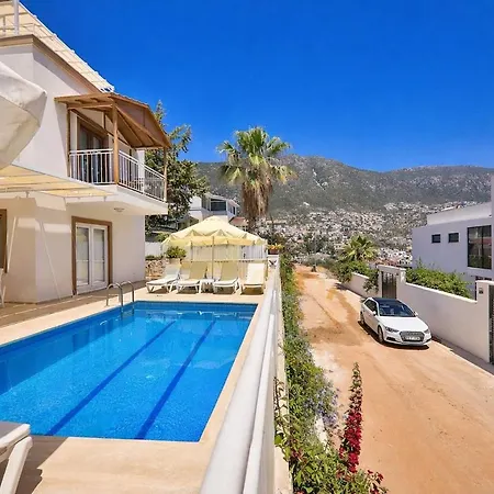 Vilă Kalkan'da Deniz Manzarali 6 Kisilik *